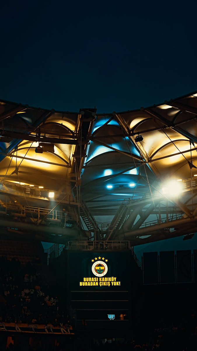 Yaşamasını bilene Fenerbahçe Tribünü Hayattır! 💛💙