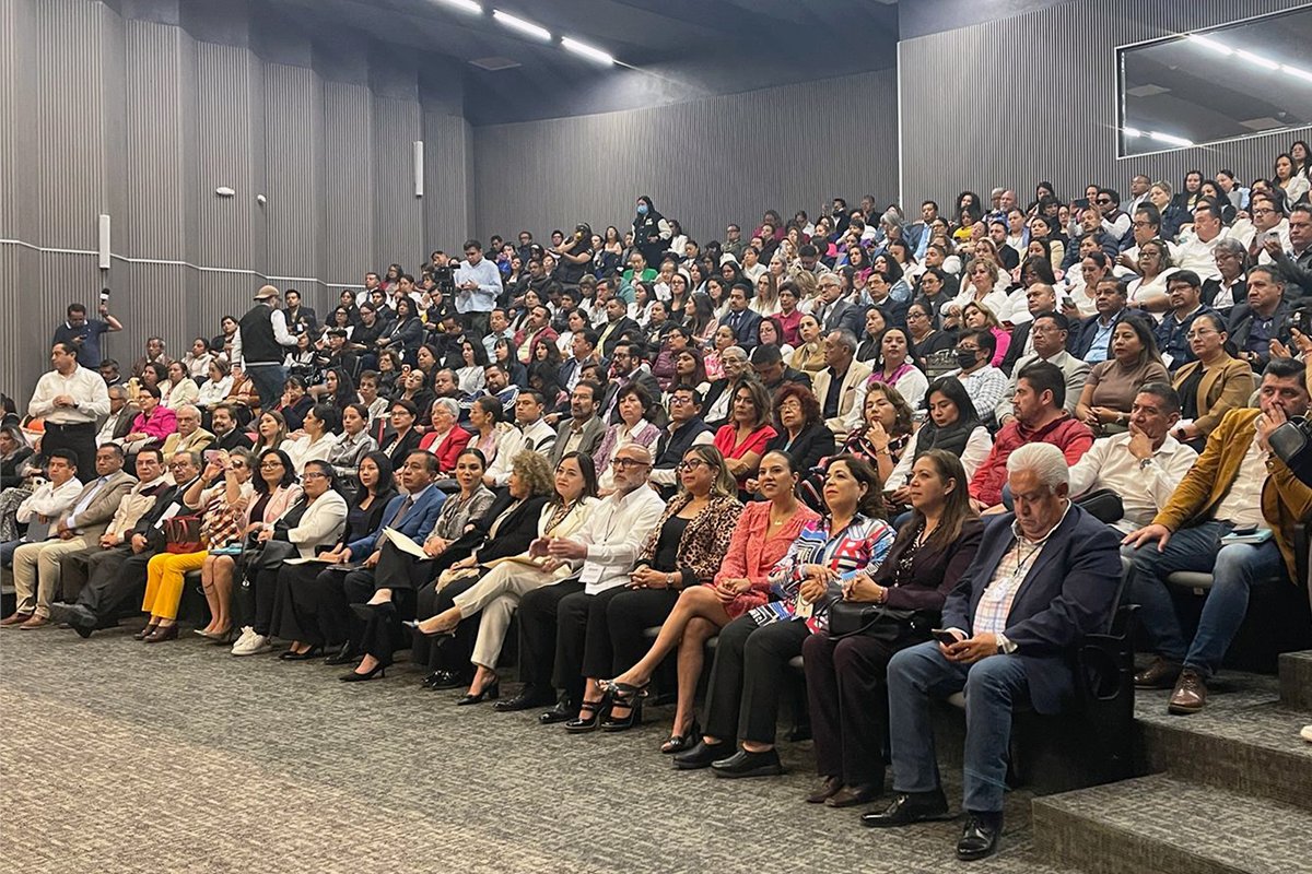 Se llevó a cabo el "Foro para la Construcción del Nuevo Sistema para las Maestras y los Maestros", donde especialistas y docentes compartieron puntos de vista en la materia.