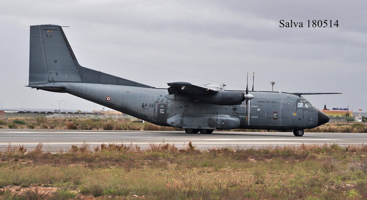 05derecha's tweet image. Otro día sin vuelos en la #BASanJavier #AcademiaGeneraldelAire (nublado, pero no llueve). Hoy recodamos la visita de un impresionante #Transall C-160 de @Armee_de_lair. Este avión también es historia ya. @SpottersMurcia