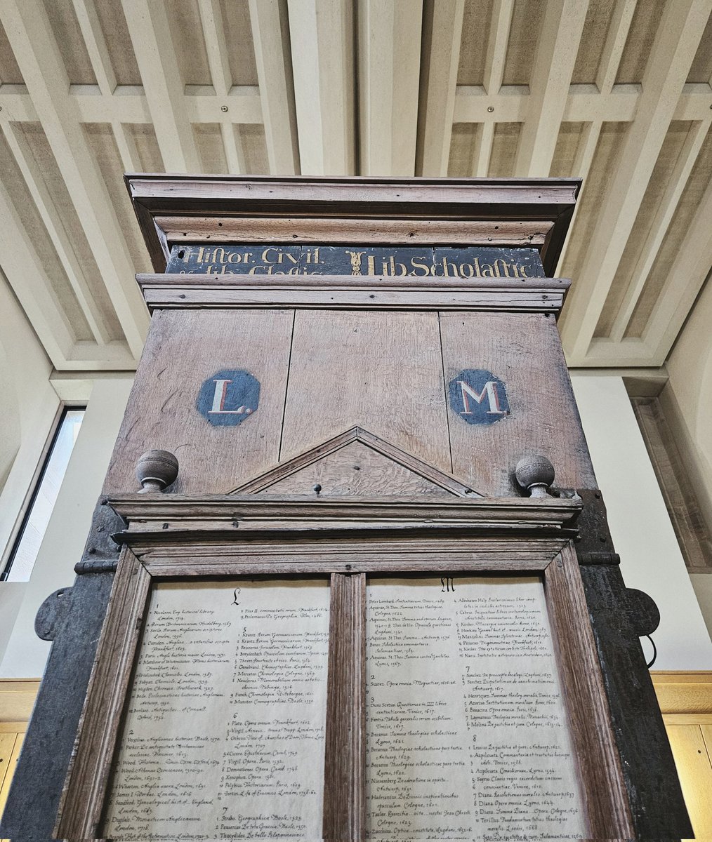 hellohistoria's tweet photo. #WorldBookDay 📚 

Hereford Cathedral Chained Library ⛓️ 

The chaining of books was a widespread and effective security system. 

Hereford Cathedral’s 17th-century Chained Library is the largest to survive with all its chains, rods, and locks intact.

#History https://t.co/LoFqVIuhMb