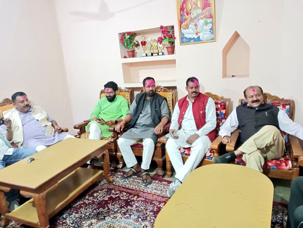 SunilSingh_BJP's tweet photo. भाजपा चतरा जिला के पूर्व जिला अध्यक्ष श्री रामविलाश जी के खरीक स्थित आवास पर भेट कर उनका कुशल क्षेम जाना।

#Chatra #Jharkhand https://t.co/oy6onjFKMb