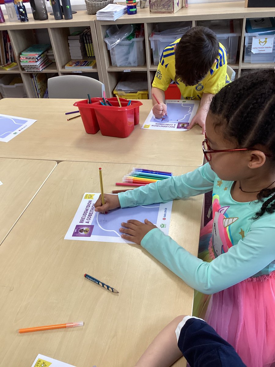 Dosbarth Culhwch yn dathlu diwrnod y llyfr📚 #DiwrnodYLlyfr #culhwchygbt 
Dosbarth Culhwch celebrating World Book Day 📚#WorldBookDay