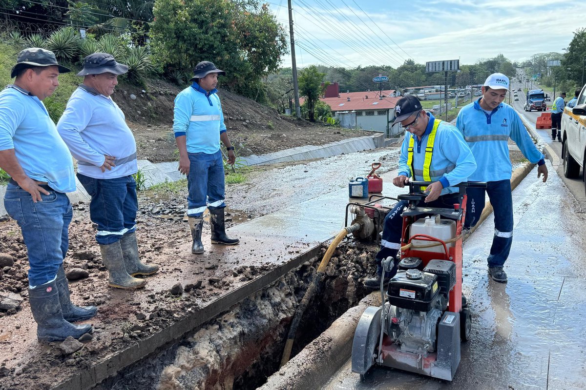📍Chiriquí: Trabajamos en la reparación de una tubería en la Vía Interamericana.

En estos momentos el suministro de agua potable 💧 es irregular en las urbanizaciones Villa Dora 1 y 2, y en sectores del corregimiento de Las Lomas en David.

#SomosIDAAN