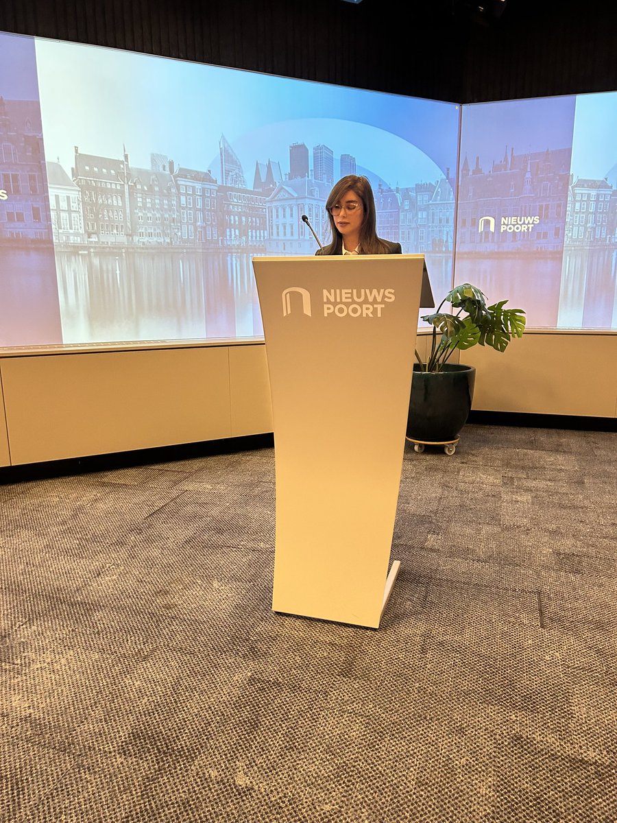 “Het is zeer onwaarschijnlijk dat een regime dat de fundamentele mensenrechten van zijn eigen burgers vertrapt, internationale afspraken zal naleven of stabiliteit zal bevorderen in mondiale samenwerkingsverbanden. Europese regeringen mogen het Islamitische regime in Teheran niet