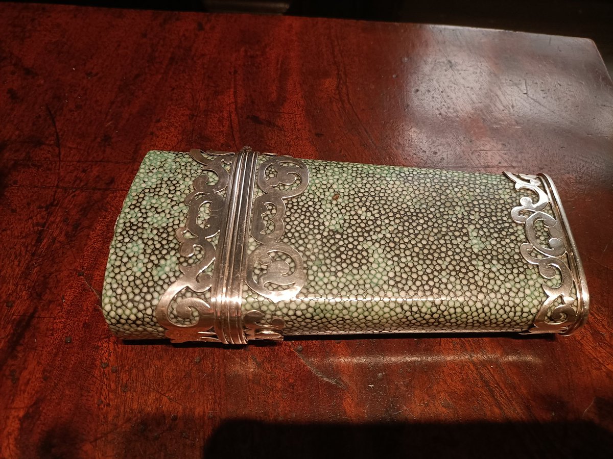 RachelMWinter_'s tweet image. Last week I concluded my year in Toulouse (stay tuned for those papers 😉) and this week I've kicked off my @NEHgov fellowship at Winterthur Museum to begin working on #marine #shagreen! Still settling in this week but very excited for the next few months here! 🦈