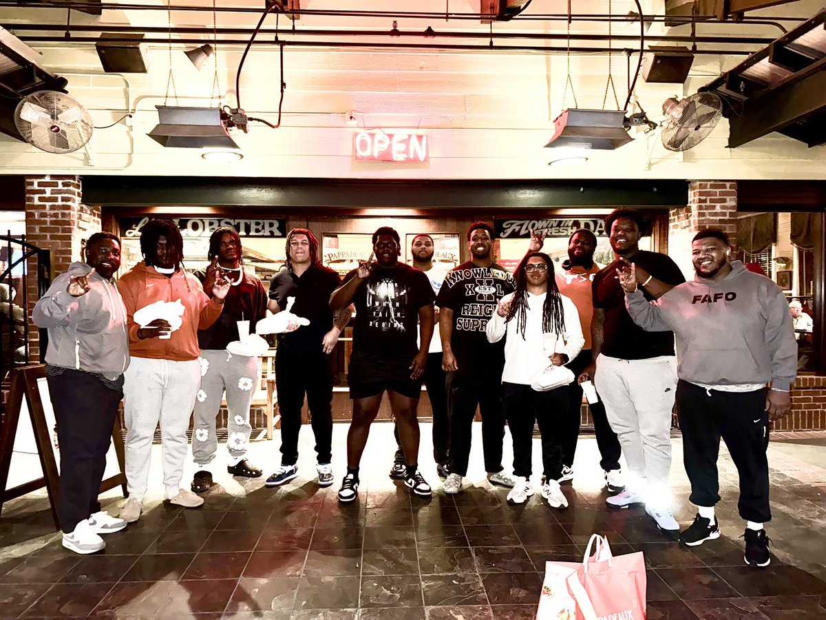 TRENCHES 🤘🏾
#AllGasNoBrakes 
#HookEm 🤘🏾