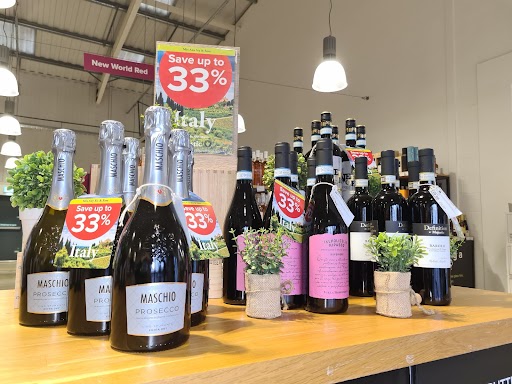 With up to 33% off Italian wines ahead of ENG vs ITA this weekend, stock up on fruity and smooth reds and pop some prosecco to celebrate an England victory!!

🍾🍕🍷🍾

#majestic #Italian #winchester #wine #prosecco #6nations