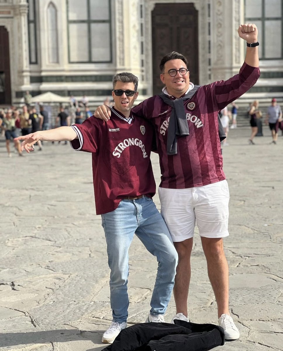 A close family friend ‘Ross Gilchrist’ (left) lost his battle with cancer last month aged 34. A lifelong Jambo &amp; foundation pledger.  Would appreciate if anyone at Tynecastle tomoro night could join in an applause in his memory on the 34th minute
Please share