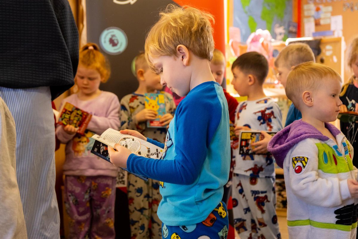 FTFCCommunity's tweet image. Happy World Book Day! 📚✨ 

We've been celebrating by delivering workshops that inspire children to get creative and make their own stories! Plus, each child received a free book to take home and continue the adventure ⭐️

What book are you reading today? Share your…