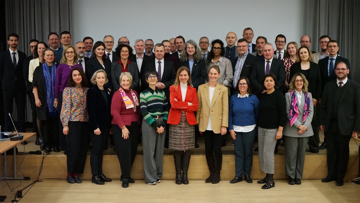 🇪🇺La Présidente <a href="/EmmWargon/">Emmanuelle Wargon</a> a participé, avec Ivan Faucheux, à l'AG du <a href="/CEERenergy/">CEER</a> et au BoR de l'<a href="/EU_ACER/">EU Agency for the Cooperation of Energy Regulators</a>. Au cœur des discussions : nouvelles modalités de consommation, sécurité d'approvisionnement et simplification législative pour un marché énergétique + résilient et efficace.