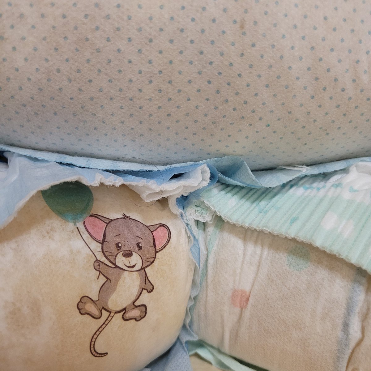 Kittycub_Bear's tweet image. POV: I caught you digging through my pail.. Now you're snout deep in a pile I prepared just for you~

What's that? Am i pushing on your head too hard? You're too muffled to understand with a face full of squish :3c