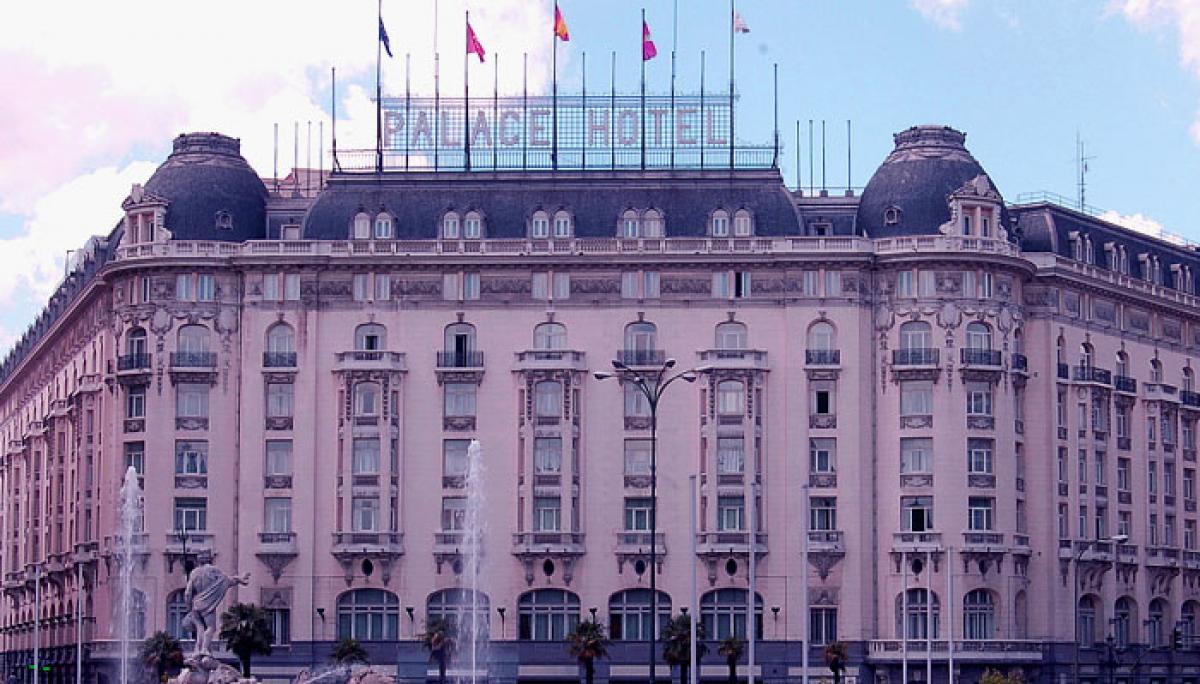 CCOOMadrid's tweet photo. ‼️El Hotel Palace impone la utilización de falda y vestido a empleadas de distintos departamentos

🔴No toleraremos este tipo de prácticas machistas y retrógradas

Info:
https://t.co/4fNabPnBx5 https://t.co/r8AJlEwy0a