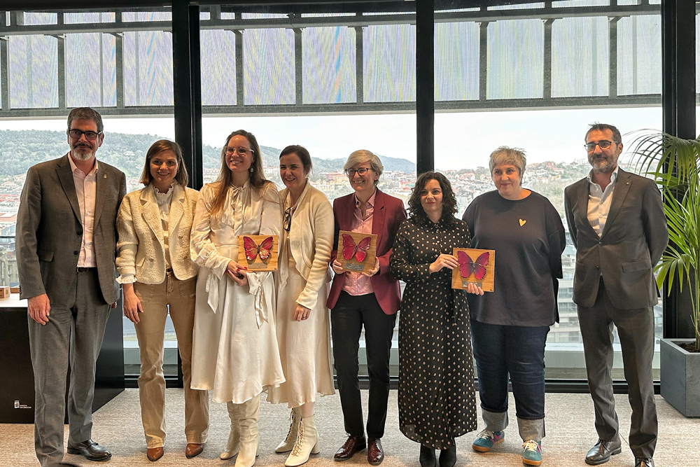Estrategianet's tweet photo. La investigadora #AitziberLópezCortajarena, las emprendedoras #Ana y #ElenaOrella y la empresa #Askora , premios #Emakumeekinn 2025
https://t.co/DycDNw9qL8
@FomentoSS https://t.co/8rdTsHavj6