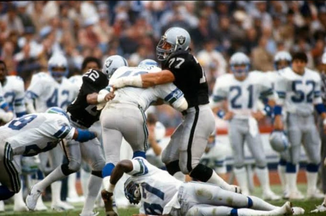 oscarrobinsons's tweet photo. Happy Throwback Thursday @Raiders @denniss9117 @blitzchk @AmyTrask @MicahelMartinez  @Angelrdz66  @esgardopinedo1 @MrMiles02569390 @Karlton41833749 @Wehrl @BlackFoxRaider @RaiderStoney @Tmraider @raidersl8ergirl @calamaris21 @violator57 @gorillarilla @Jimmy_3_Tech @raiderlarry https://t.co/Lvx3KHg2o0
