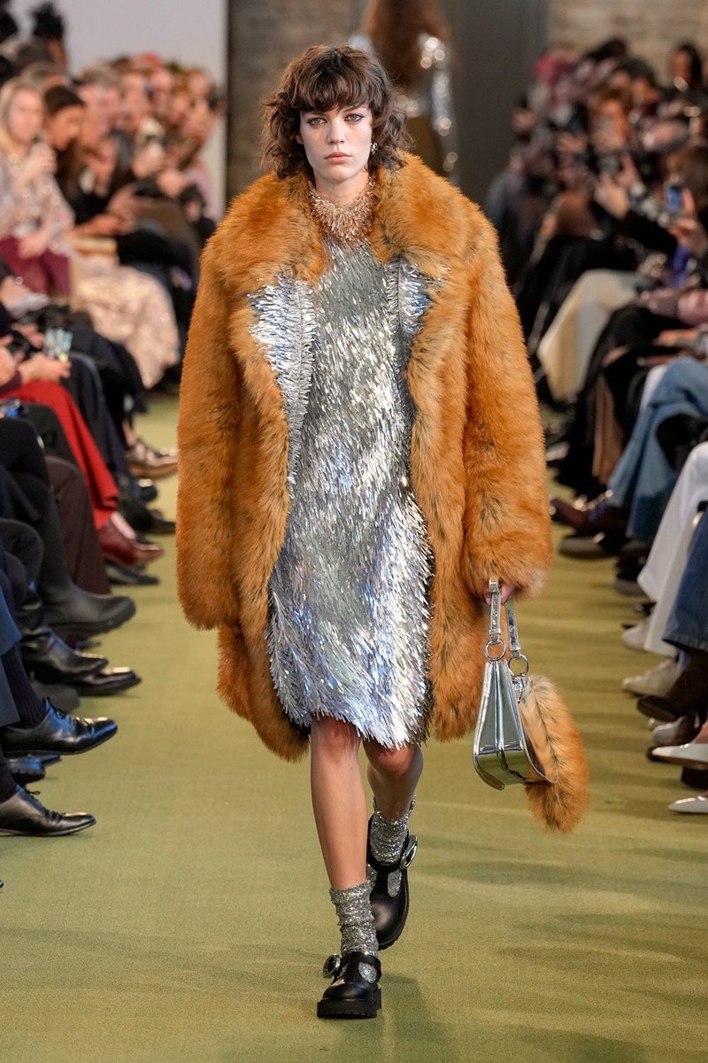 Love Rabanne’s spin on the fur trend we have going on!!