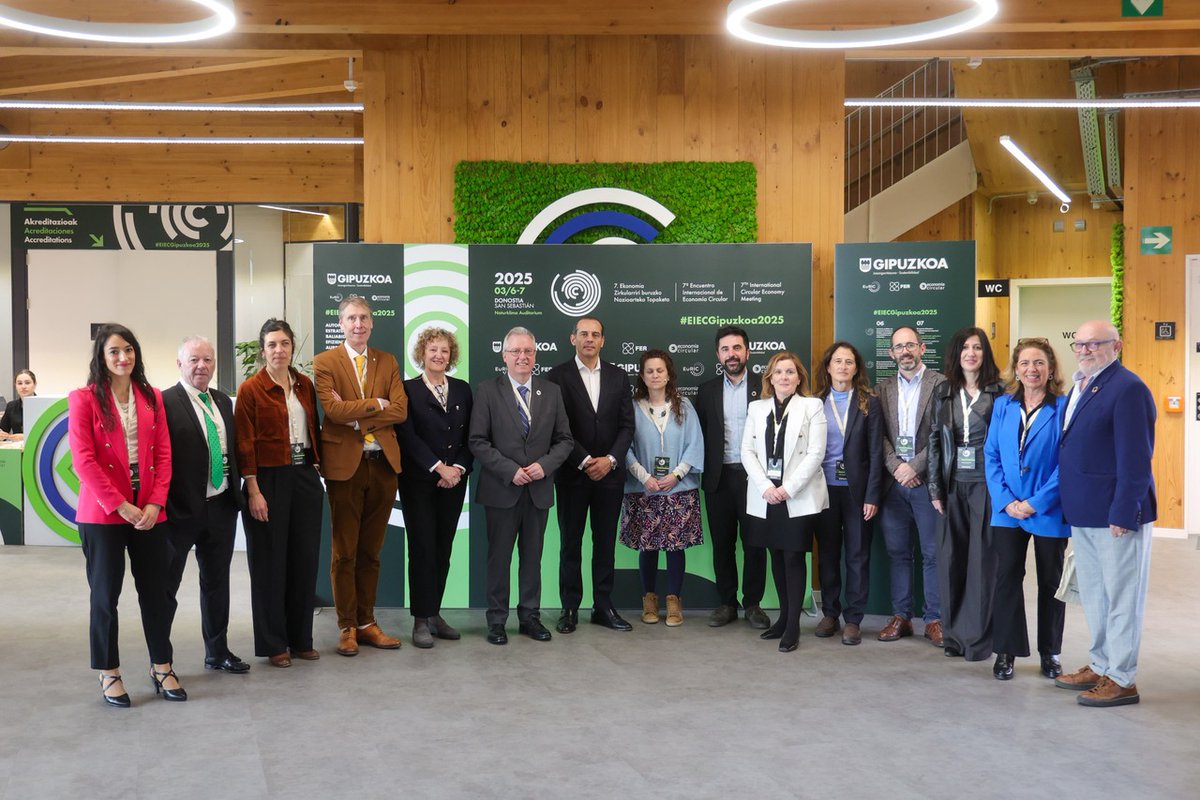 👏🌍 Lehen eguna amaitu da! #EIECGipuzkoa2025 gune erakargarri eta inspiratzaile bat izan da, non ekonomia zirkularraren erronkak eta aukerak aztertu diren. Bihar jarraituko dugu! ♻️
