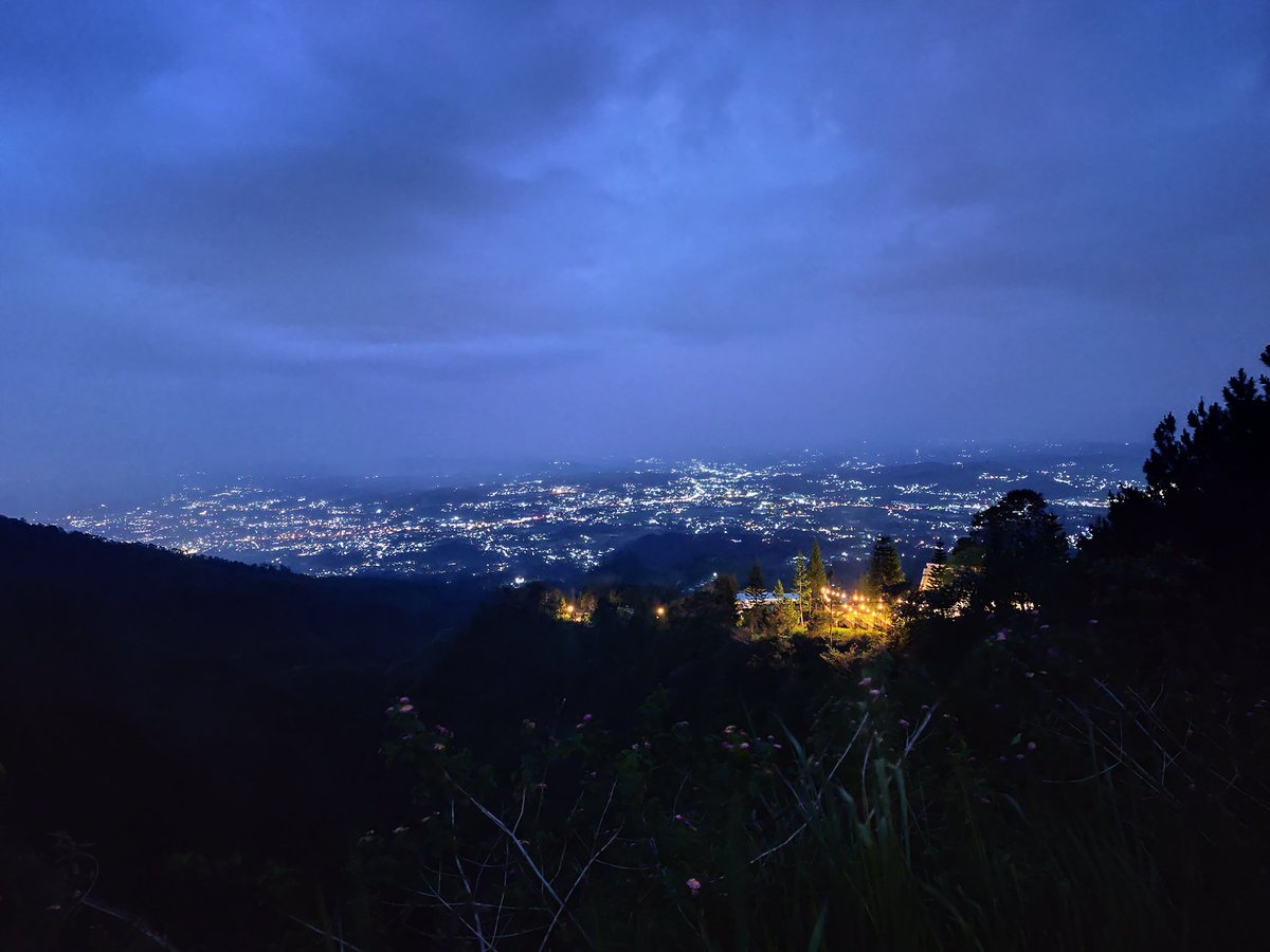 Malam ini di Mawar Camp