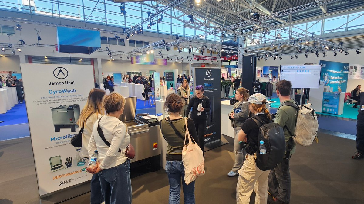 JamesHHeal's tweet image. 🔶🔷  Come and join the final demo at 15:30 🔷🔶

We are just finishing another round of demonstrations, and there is now only 1 left this exhibition. Don&apos;t miss the last round at 15:30, on the Tech Hub.

#PerformanceDays #Testing #Quality #Exhibition #TextileInnovation