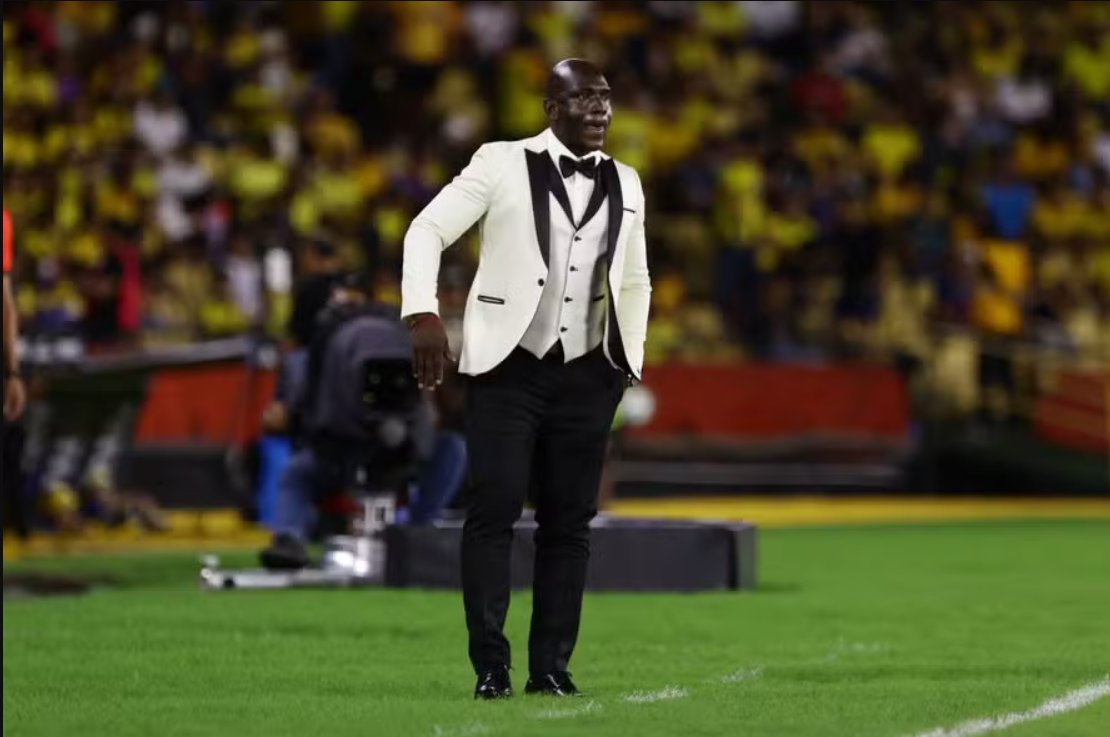 Segundo Castillo sló ekki í gegn hjá David Moyes í Everton á sínum tíma en er í toppmálum sem þjálfari.
Vann 3-0 sigur með ekvadorska Barcelona á Memphis Depay og félögum Corinthians í Copa Libertatores nótt, svona klæddur.
Alvöru Meistaradeildarkvöld í Guayaquil.