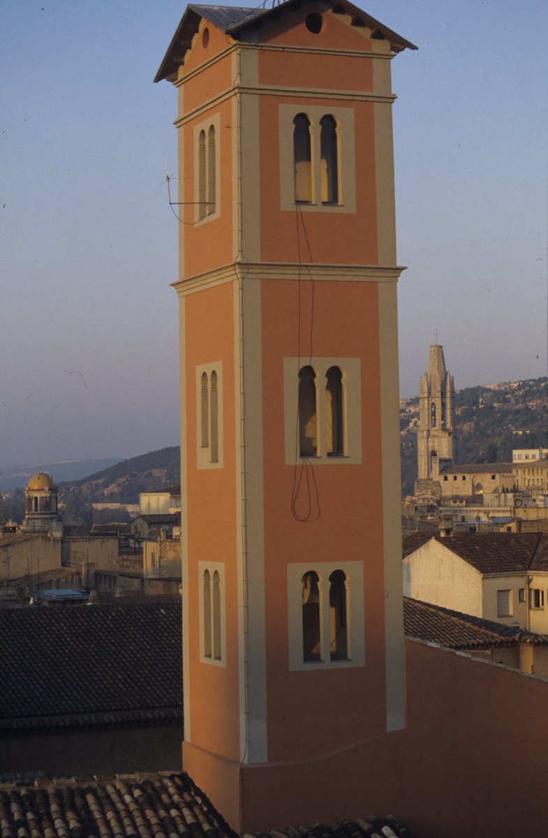 L’abril de 1998 s’inaugura l’actual Museu del Cinema, l’edifici que havia estat molí paperer, “casa-fàbrica” de La Gerundense, i des de 1898 Casa de les Aigües, és ara, i des de fa 27 anys, el <a href="/MuseuCinema/">Museu del Cinema</a> #quanelmuseunoeramuseu #museucinema #casadelesaigües