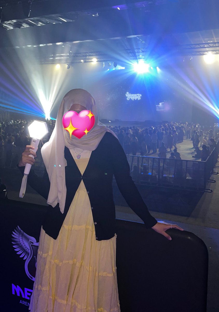Sjong1902's tweet photo. This is 18 years old sarah that actually went to every exo’s solo concert ♡∞:｡.｡ https://t.co/y4Lyc0IW9O