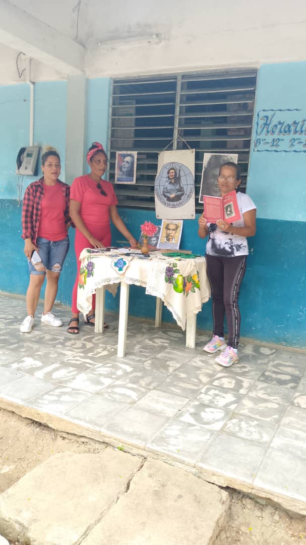 SaraEsther5978's tweet photo. #MujerCreadora
Actividad realizada por los Promotores culturales, dedicada a la Mujer en la localidad de Guasimilla del Consejo popular Guasimilla - LasMangas.
Coordinadora: Mirelis Tamayo Benítez
#MujeresALaVanguardia
#PorUn26Victorioso
#AmorInfinito
#PromotoresBayamoGranma https://t.co/rvShPtkQkD