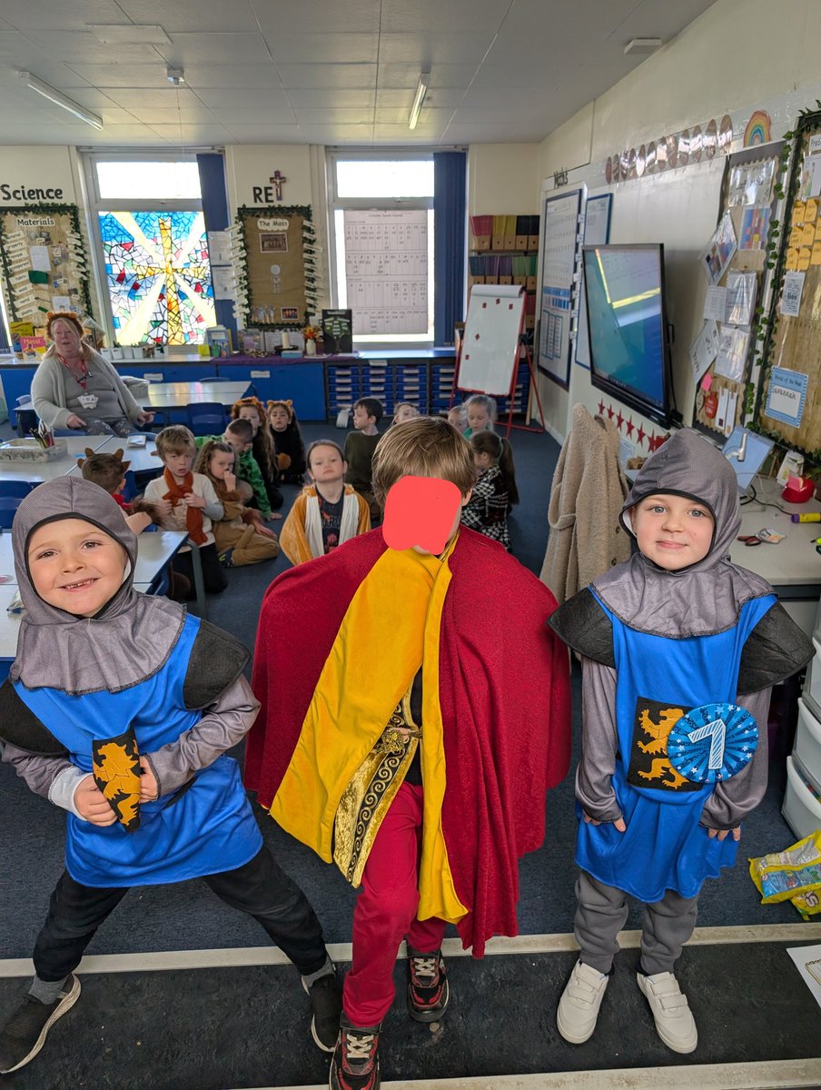 StAntsShipley's tweet image. C2 look fabulous dressed as lots of the different characters from The Lion, the Witch and the Wardrobe! 🦁🧙‍♀️⚔️

#bcwcat #teamsas #wbd2025