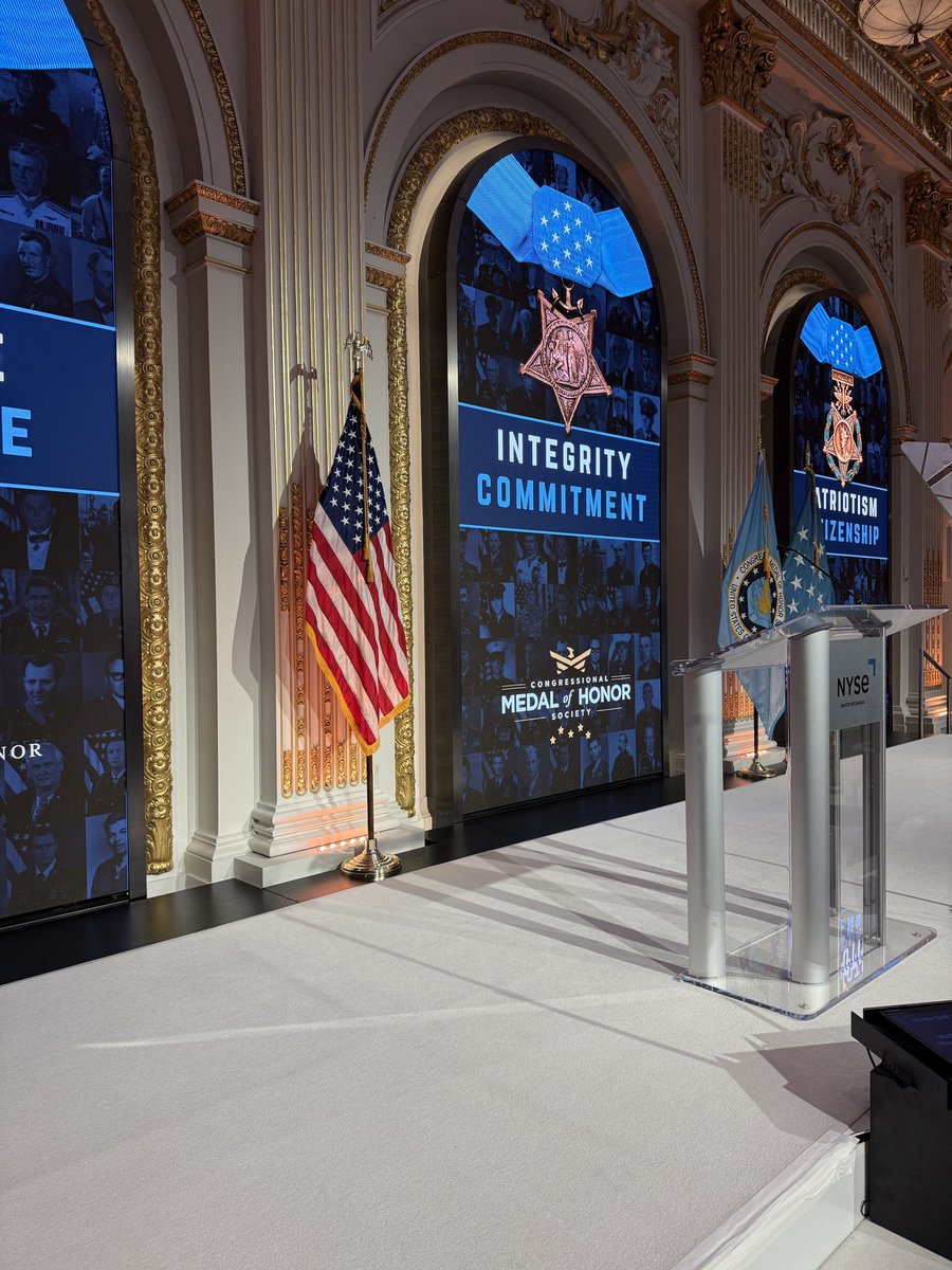 Last night we were honored to attend the <a href="/CMOH_Society/">Congressional Medal of Honor Society</a> event at the <a href="/NYSE/">NYSE 🏛</a> 🇺🇸 What an incredible group of heroes continuing to give 🫡 #GotYour6 <a href="/craignewmark/">craig newmark</a> <a href="/BobWoodruff/">Bob Woodruff</a>