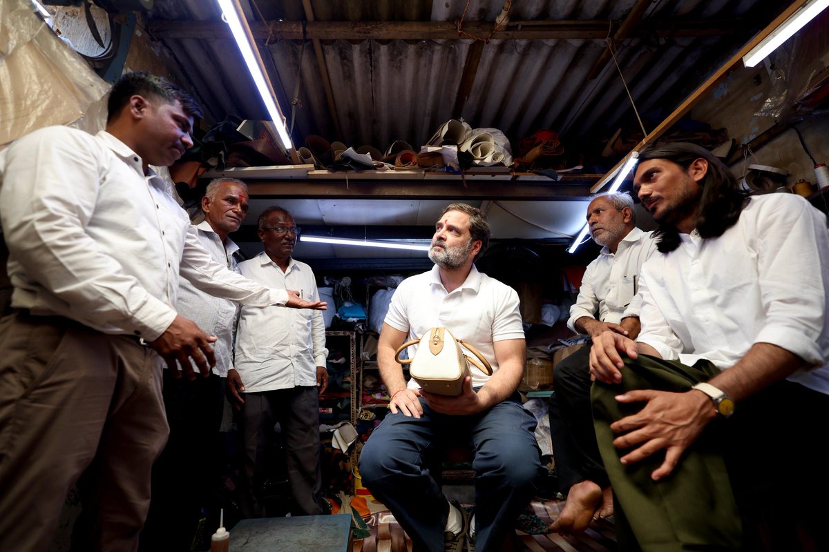 RahulGandhi's tweet image. Sudheer Rajbhar of Chamar Studio encapsulates the life and journey of lakhs of Dalit youth in India. Extremely talented, brimming with ideas and hungry to succeed but lacking the access and opportunity to connect with the elite in his field. 

However, unlike many others from his…