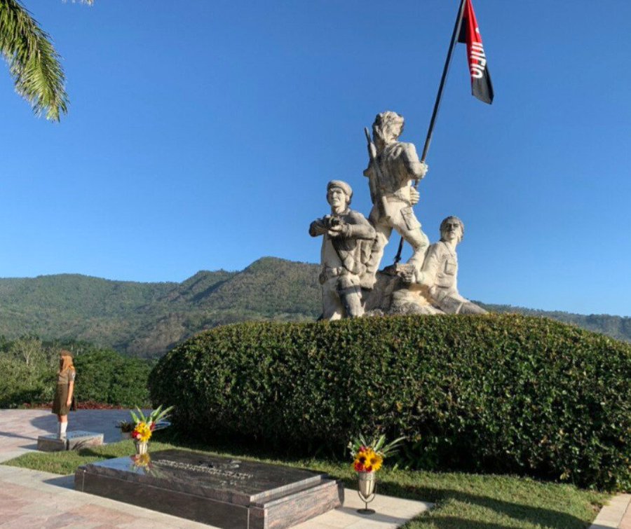 #UnDíaComoHoy hace 67 años, el Comandante Juan Almeida funda el Tercer Frente Oriental 'Dr. Mario Muñoz' en la Sierra Maestra. Bastión de resistencia en la lucha contra la dictadura de Batista, fue uno de los pilares de la victoria rebelde. #TenemosMemoria #CubaViveEnSuHistoria