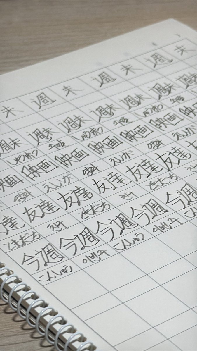 개강했고요 일본어의 노예가 되었고요 제 전공은 일본어가 아니라 생명이고요 이거 끝나면 생명공학 해야 하고요 그리고 내일 새터 가서 술 진탕 먹고요 홋딱이 수정본 보내야 하고요 머리 깨질 거 같고요
