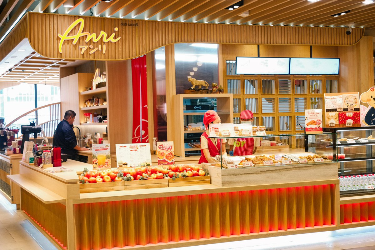 ￼￼#พายแอปเปิ้ลในตำนาน ￼🍎🥧จะบอกว่ากินพายนี้ตั้งแต่เรียนเลย สมัยอยู่อิเซตัน  จนมีหลายสาขาละ สาขานี้มีคาเฟ่น่ารักด้วย 
ทีเด็ดคือ แอปเปิ้ลพาย แป้งพายดีมากบางกรอบที่สอดไส้แอปเปิ้ลฉ่ำๆ ส่งตรงจากเมืองอาโอโมริประเทศญี่ปุ่น ที่เค้าว่าเป็นแหล่งปลูกที่ดีที่สุดในโลก 📍Anri Bakery