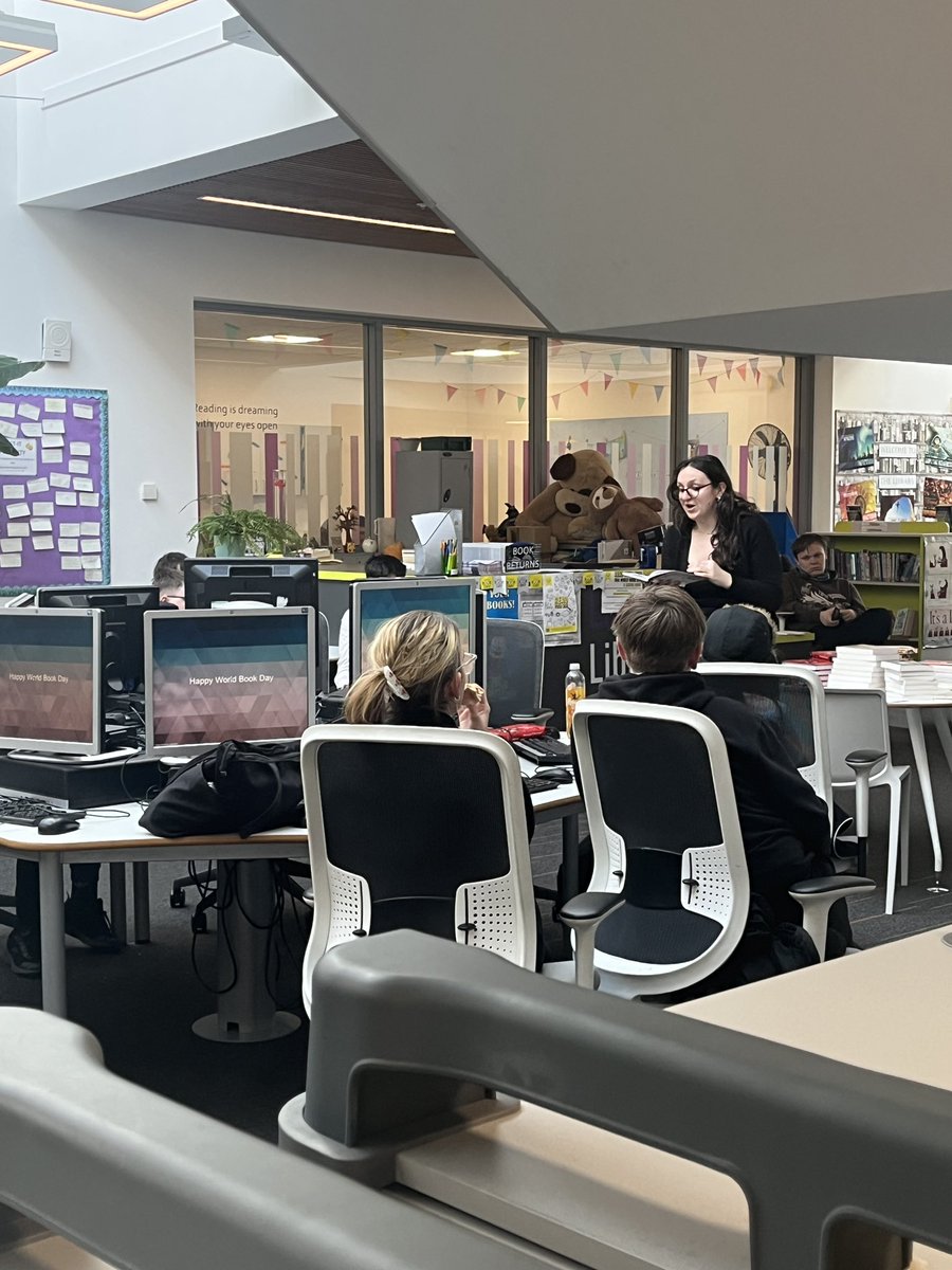 Big thanks to four of our wonderful members of staff <a href="/BaldragonAcad/">Baldragon Academy</a> who “read their way” through the first charter of the little prince for World Book Day. Pupils got to experience the story in English, French, Polish and Swahili.