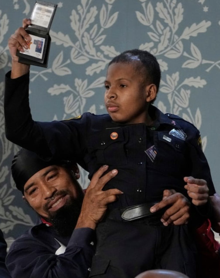 NotKennyRogers's tweet image. We're just finding out the guy on the LEFT used almost a million dollars of tax payer money in 2008 to settle a sexual harassment case.

I say we send the kid on the RIGHT over to arrest him.