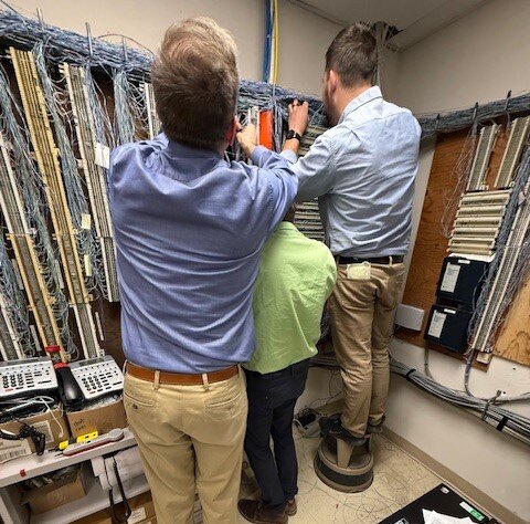 𝐓𝐨𝐝𝐚𝐲 𝐚𝐭 𝐔𝐧𝐢𝐯𝐞𝐫𝐬𝐚𝐥 𝐂𝐨𝐧𝐧𝐞𝐜𝐭𝐢𝐯𝐢𝐭𝐲... 

The crew is helping a client unravel their legacy premise pbx and copper lines to move over to our hosted platform. Project fulfillment is more than just completing a task—it’s about executing a vision, ensuring