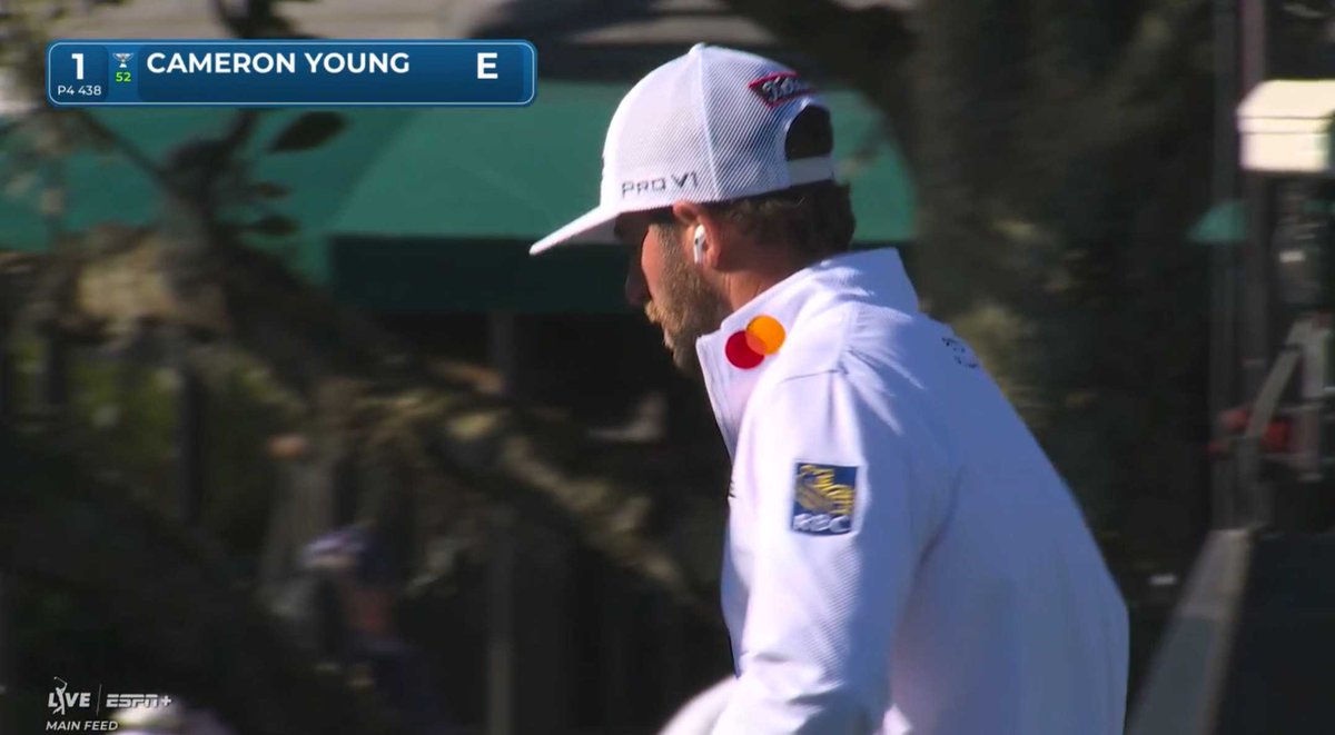 UnderdogGolf's tweet photo. Cameron Young hits opening tee shot out of bounds with AirPod still in.

+3 thru 1 https://t.co/awyx6xB6bI