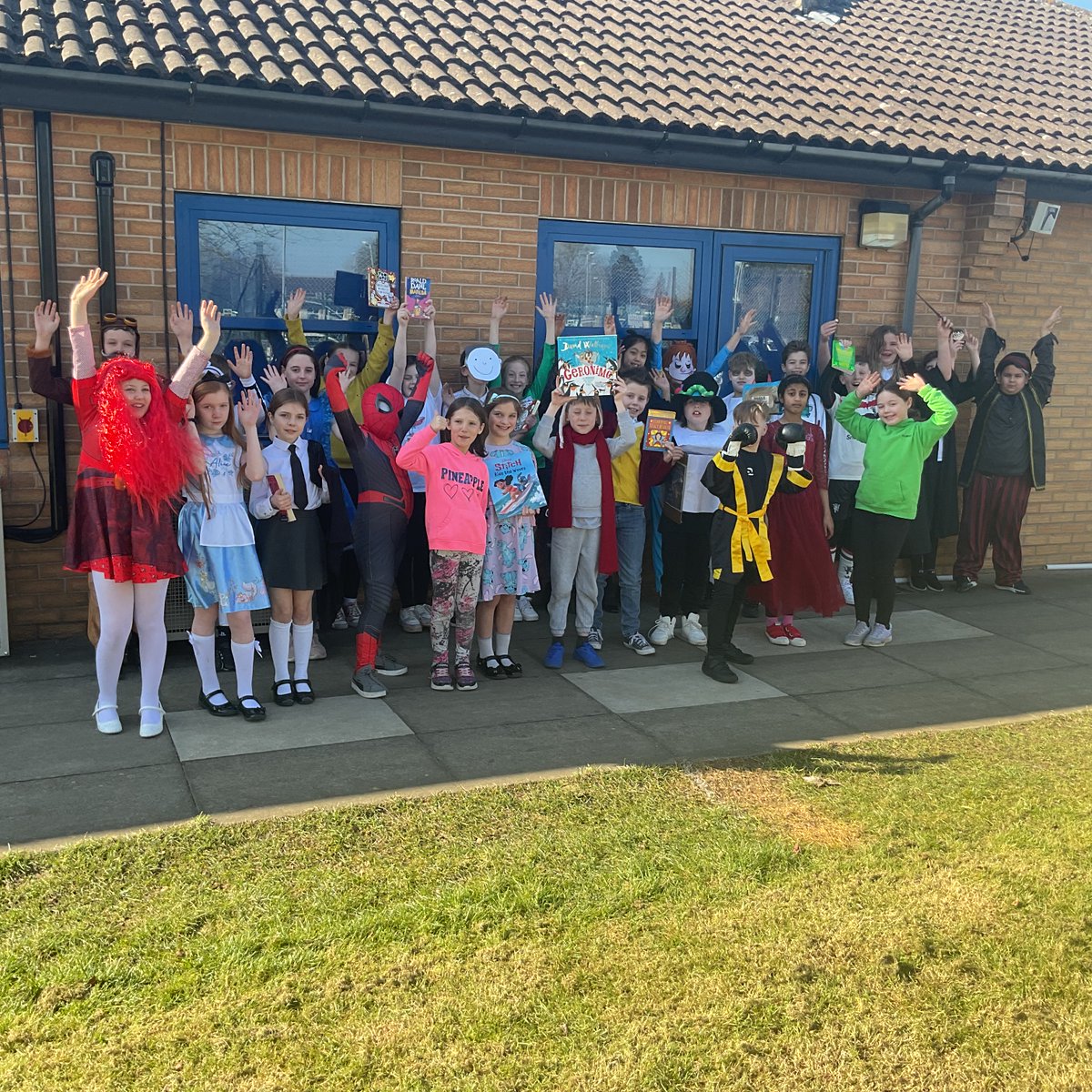 World Book Day! <a href="/WinchelseaKaren/">Karen Durnin@winchelsea</a> <a href="/jo_winchelsea/">Jo.Farley</a>