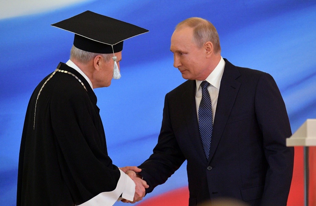 Russian and Eurasian Studies Centre (@oxresc) on Twitter photo The rule of law? Dismantled? Prof Jeffrey Kahn investigates #Russian attitudes in the Wk 8 #RESCMondaySeminar. Convened by <a href="/marnie_howlett/">Marnie Howlett</a> & <a href="/m_rochlitz/">Michael Rochlitz</a> for <a href="/StAntsCollege/">St Antony's College, University of Oxford</a> <a href="/REESOxford/">Oxford University Russian & East European Studies</a> <a href="/Politics_Oxford/">Oxford Politics and IR</a> In-person only, all welcome! talks.ox.ac.uk/talks/id/c9276… The rule of law? Dismantled? Prof Jeffrey Kahn investigates #Russian attitudes in the Wk 8 #RESCMondaySeminar. Convened by <a href="/marnie_howlett/">Marnie Howlett</a> & <a href="/m_rochlitz/">Michael Rochlitz</a> for <a href="/StAntsCollege/">St Antony's College, University of Oxford</a> <a href="/REESOxford/">Oxford University Russian & East European Studies</a> <a href="/Politics_Oxford/">Oxford Politics and IR</a> In-person only, all welcome! talks.ox.ac.uk/talks/id/c9276…