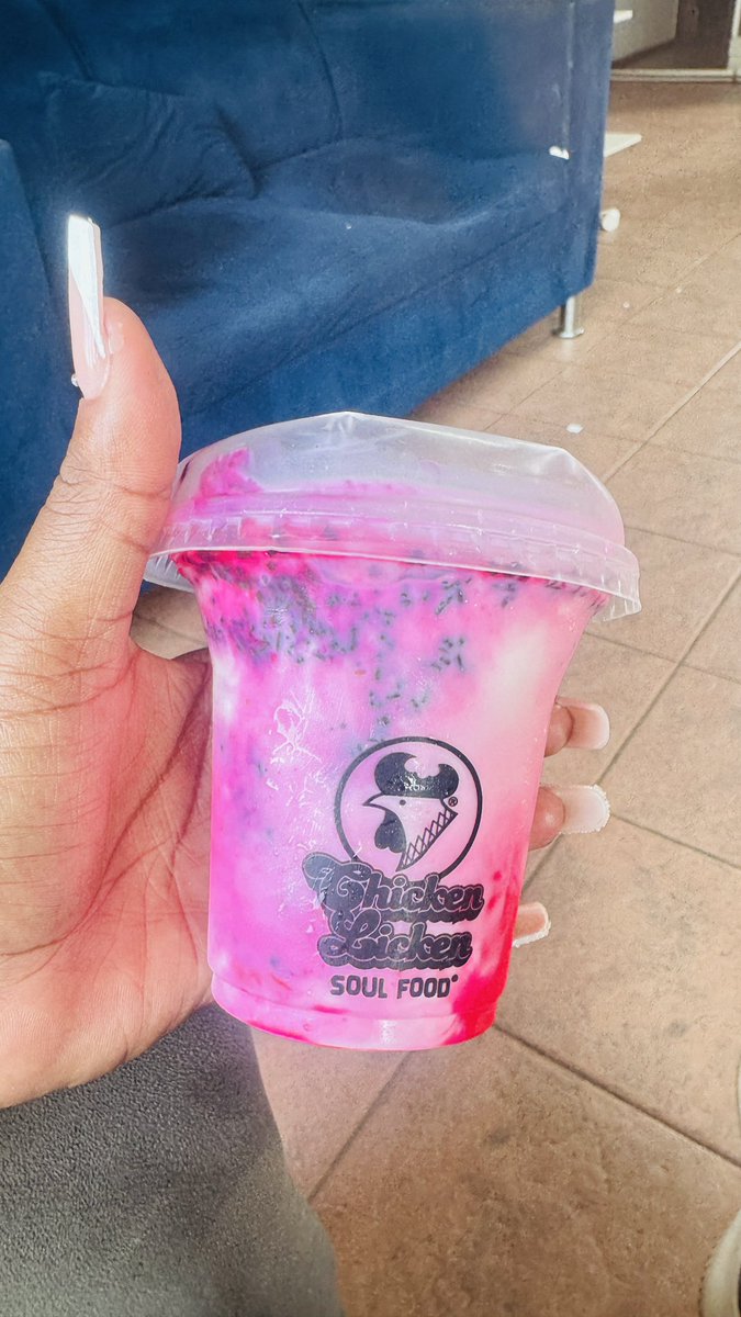 LadyGeeSa's tweet photo. @ChickenLickenSA how do I open this, I’ve tried and I’m suffering 😭😭😭

Please help coz I’m bored just watching it melt 🫣 https://t.co/ludFaBjzub