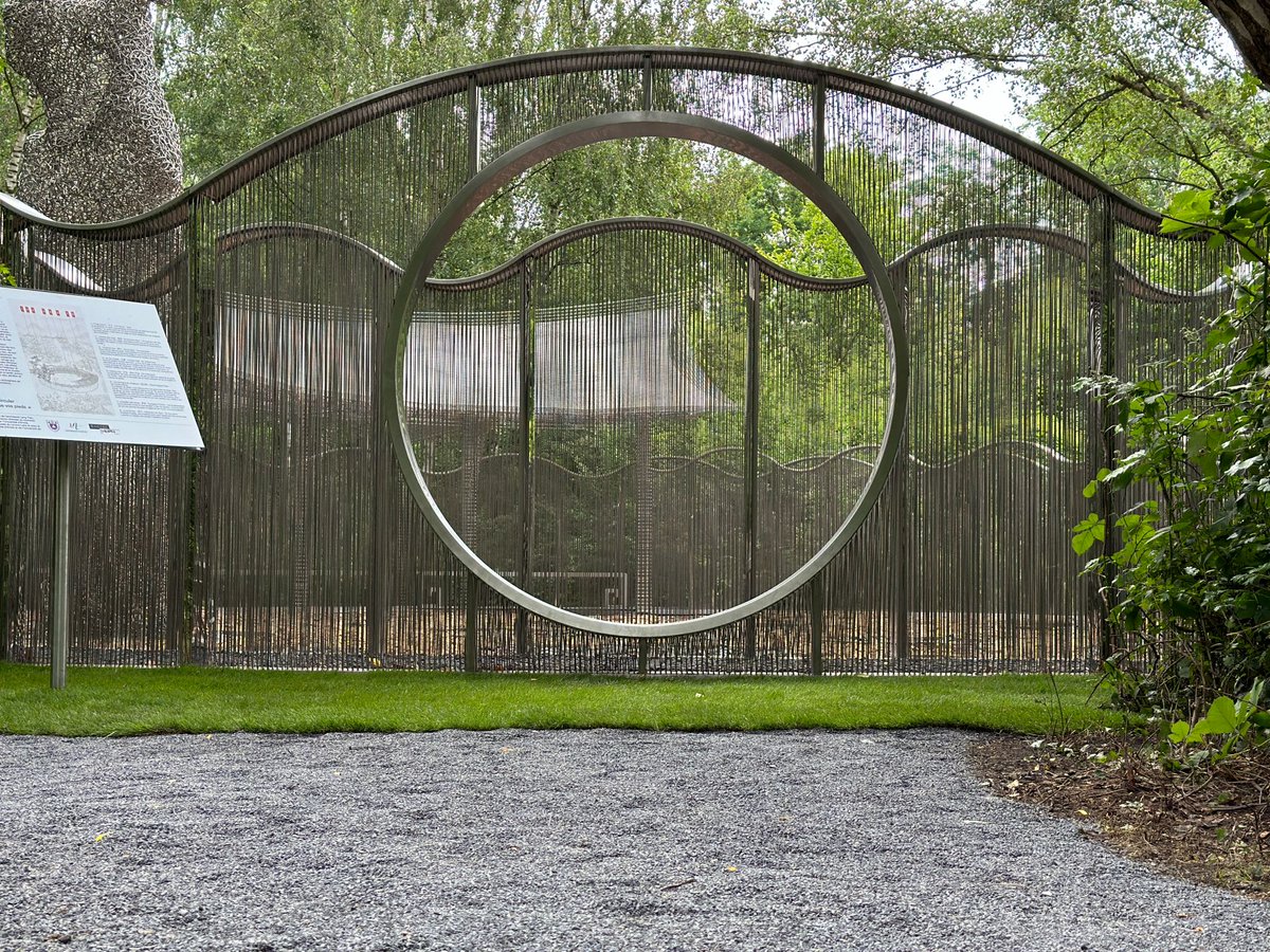 En collaboration avec l’institut Confucius de l’Artois et l'Université d'Artois, nous vous proposons de découvrir l'exposition de l'architecte, chercheur, enseignant Leng Tian jusque fin mars. 
#BARRbx #iloverbx #hellolille #hdftourisme #chine #architecture #jardin