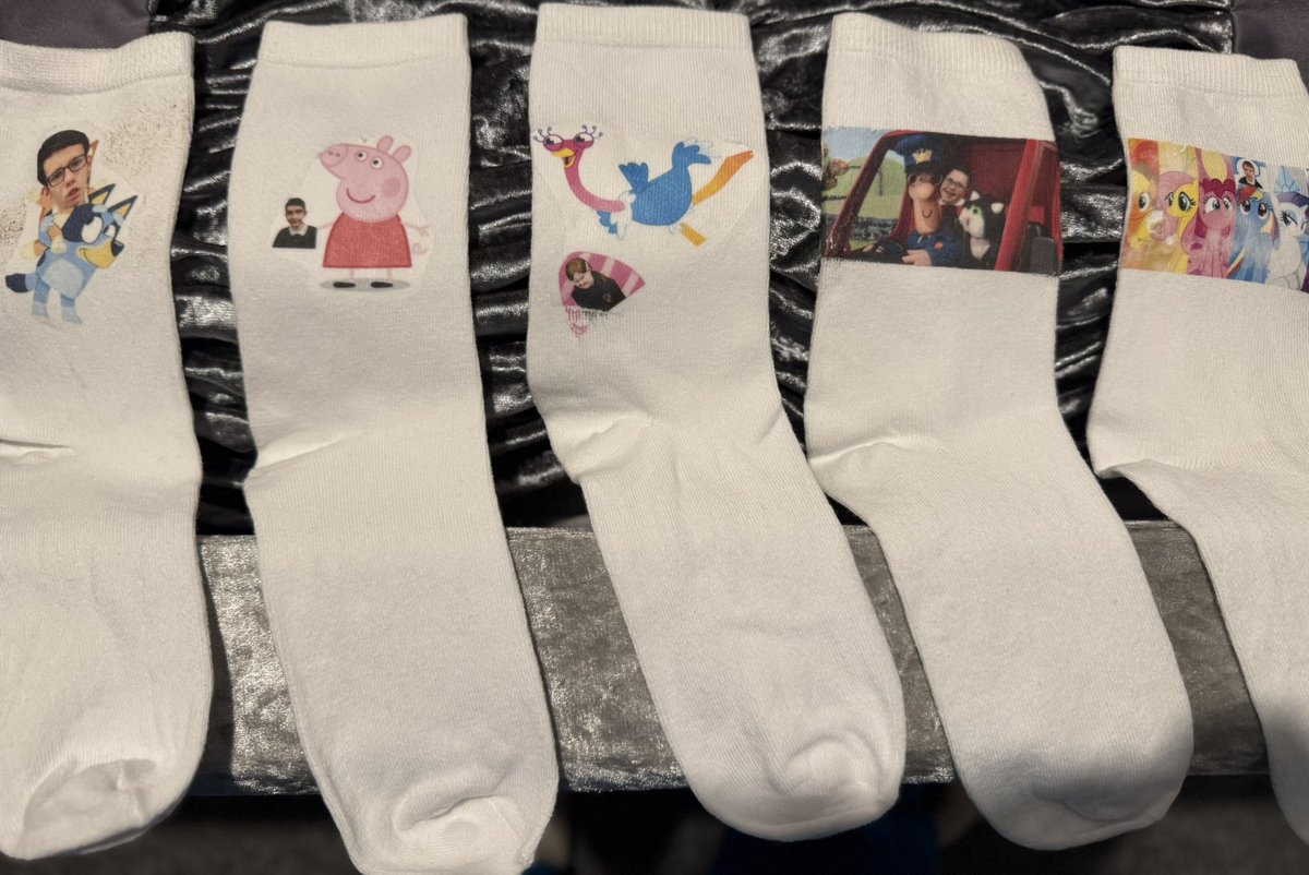 Happy World Book Day! 📚☀️ We walked to Asda to use our book tokens, visited the library and crafted our favourite books onto socks! The class found the perfect vase for my lovely flowers from A &amp; I threw together a wee now+next reading t-shirt instead of a costume 🤣