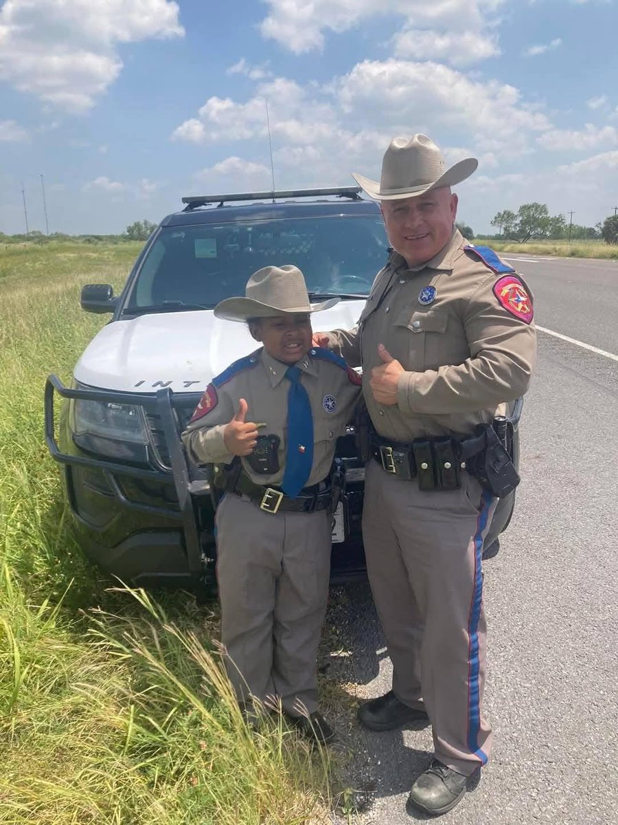 Chrissi16228964's tweet photo. Before #DJDaniel became a #SecretServiceAgent he was a #TexasStateTrooper https://t.co/ElmdUhFYZj
