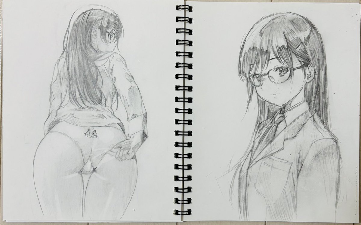 ギックリ腰からの(6割程)復活❗️
 #アナログイラスト
#アナログイラスト
#眼鏡っ子 