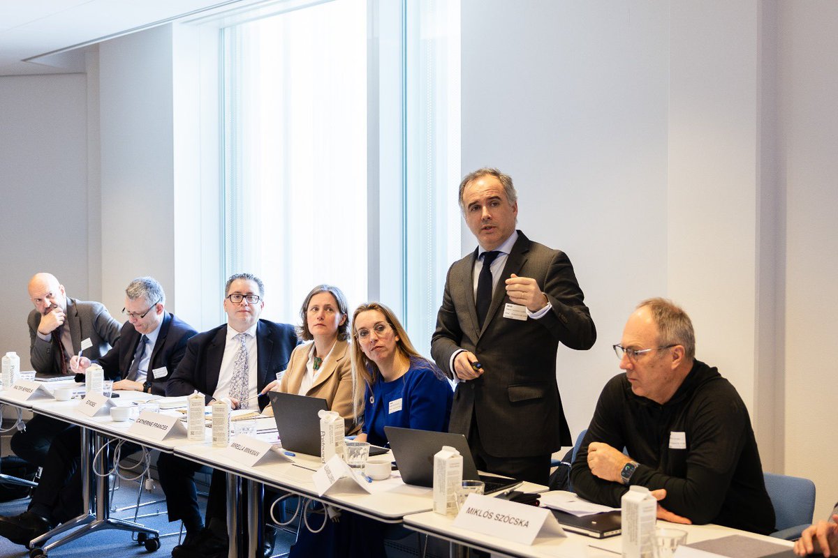 Hans Kluge (@hans_kluge) on Twitter photo Today we hosted a <a href="/WHO_Europe/">WHO/Europe</a>-UK high-level roundtable, which provided an important space to discuss England’s 10-year health plan (10yHP).
We explored ways to collaborate with stakeholders and communities to move care closer to people and build sustainable & people-centered Today we hosted a <a href="/WHO_Europe/">WHO/Europe</a>-UK high-level roundtable, which provided an important space to discuss England’s 10-year health plan (10yHP).
We explored ways to collaborate with stakeholders and communities to move care closer to people and build sustainable & people-centered