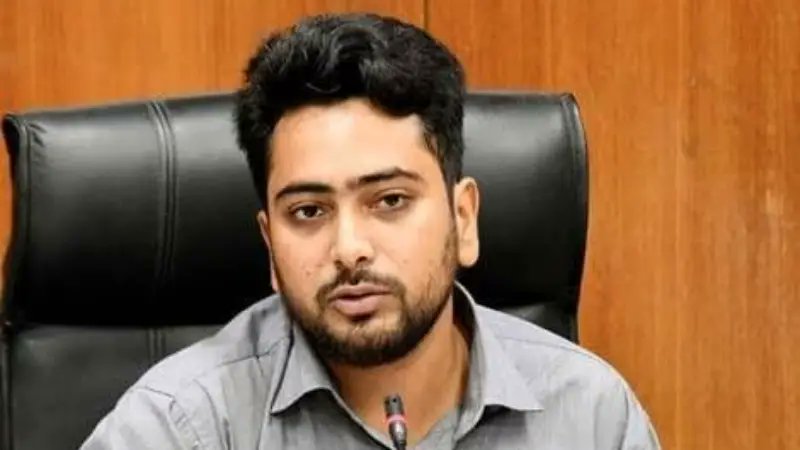 নির্বাচনের জন্য পর্যাপ্ত পরিবেশ এখনো তৈরি হয়নি: রয়টার্সকে নাহিদ