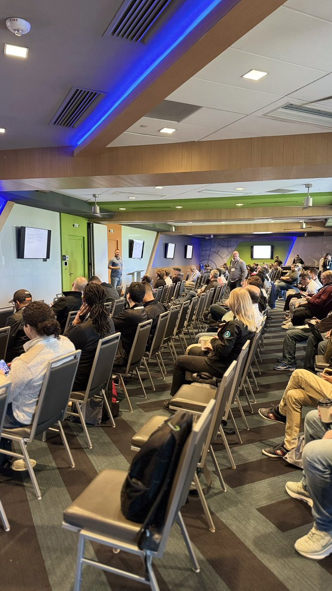 Kicking off the first <a href="/MyVMUG/">VMware User Group</a> UserCon of the year in Orlando for the Florida UserCon! Opening our annual event this year is <a href="/hcmccain/">chris mccain</a> at Top Golf. Walk ins welcome all day. Details: my.vmug.com/s/event/a4pVs0…