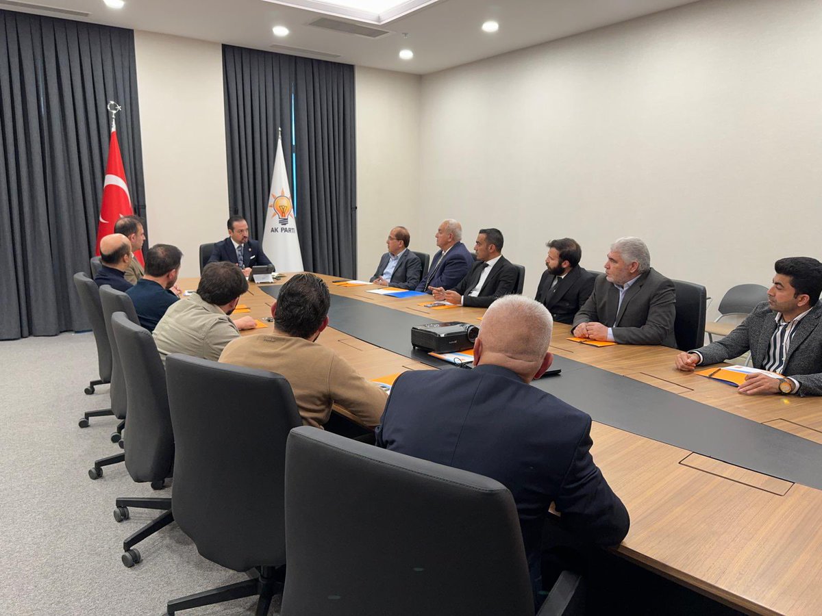 Geçtiğimiz hafta Suriye’de gerçekleşen Ulusal Diyalog Toplantısı’na katılan Türkmen kardeşlerimizi bugün Genel Merkezimizde ağırladık. 

Birçok Türkmen temsilcinin 
yer aldığı bu kritik toplantıyı ve sahadaki gelişmeleri detaylı irdeleme fırsatı bulduk.

Suriye’de Türkmenlerin