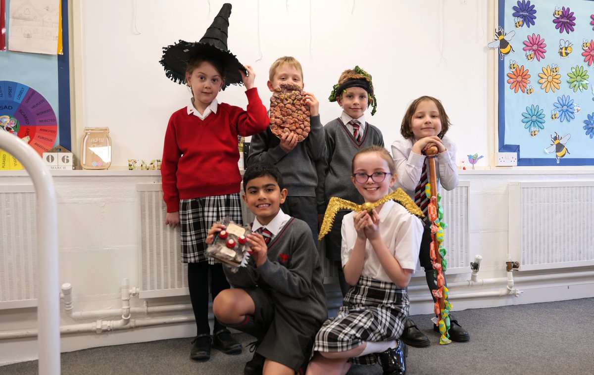 Bedford Modern (@bedfordmodern) on Twitter photo Today our Junior School students celebrated <a href="/WorldBookDayUK/">World Book Day UK 📚</a>. Adorned with something relating to their chosen book they enjoyed 'Reading Cafés' in venues around the school building and the Reading Competition Grand Final held in the Christopher Fry Hall. What a fabulous day! Today our Junior School students celebrated <a href="/WorldBookDayUK/">World Book Day UK 📚</a>. Adorned with something relating to their chosen book they enjoyed 'Reading Cafés' in venues around the school building and the Reading Competition Grand Final held in the Christopher Fry Hall. What a fabulous day!