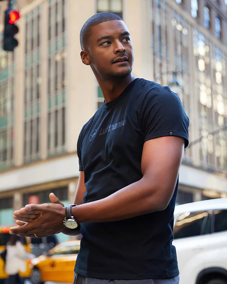 stranpromosol's tweet image. Anyone else done with winter? 😅

Our Spring &amp;amp; Summer Lookbook has lightweight layers, breathable tees &amp;amp; polished polos to rep your brand in warmer weather without breaking a sweat. 

Check it out here: hubs.ly/Q039yhBk0

#CoolMerch #Summertime #SpringFit #SWAG #MerchDrop