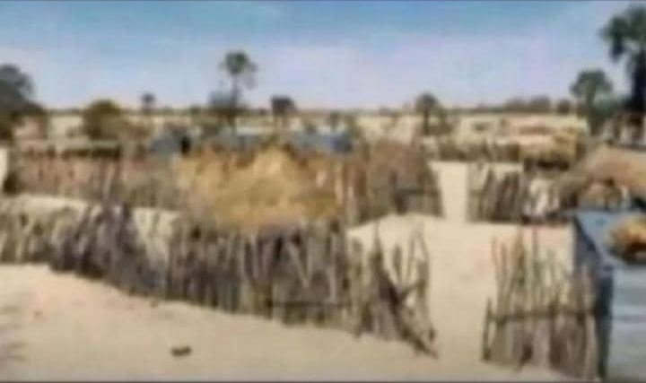 KoffeeNomsa's tweet image. Also before you call a person stingy remember sometimes they are fixing this or simply trying to get that, okay?😎😂

This.                                              That.